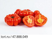 Heirloom tomatoes pile. Heap of Red Tomato isolated with shadow on white background. Set of Fresh red ripe whole tomatoes with half against white backdrop. Vegetables. Full depth of field. Half, whole. Стоковое AI-изображение, AI-художник Марина Демидюк / Фотобанк Лори