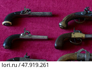 Несколько старинный пистолетов на красном бархате. Редакционное фото, фотограф Дарджания Зураб / Фотобанк Лори