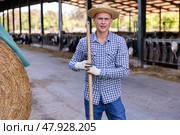 Male farmer posing at cowshed on farm. Стоковое фото, фотограф Яков Филимонов / Фотобанк Лори