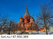 Михаило-Архангельский собор — православный храм в городе Ижевск, кафедральный собор Ижевской епархии Русской православной церкви. The Cathedral of St. Michael the Archangel is an Orthodox church in the city of Izhevsk, the cathedral of the Izhevsk diocese of the Russian Orthodox Church. Редакционное фото, фотограф Юрий Карачев / Фотобанк Лори