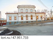 Дом-музей А.В. Суворова в городе Ижевске. Старинный купеческий дом Ижевская Епархия православной церкви House-museum of A.V. Suvorov in the city of Izhevsk. Old merchant house Izhevsk Diocese of the Orthodox Church. Редакционное фото, фотограф Юрий Карачев / Фотобанк Лори