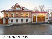 Дом-музей А.В. Суворова в городе Ижевске. Старинный купеческий дом Ижевская Епархия православной церкви House-museum of A.V. Suvorov in the city of Izhevsk. Old merchant house Izhevsk Diocese of the Orthodox Church. Редакционное фото, фотограф Юрий Карачев / Фотобанк Лори