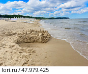 Witness the majestic Grand Sandcastle Fortress gleaming at sunrise on the tranquil beach, a haven for peace. Стоковое фото, фотограф Anastasy Yarmolovich / Фотобанк Лори