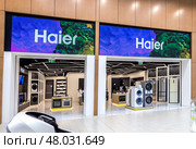 Магазин электроники Haier. Haier Group Corporation — китайская многонациональная корпорация бытовой техники. Редакционное фото, фотограф FotograFF / Фотобанк Лори