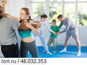 Teen girl in gym perform basic elements of krav maga self-defense system. Стоковое фото, фотограф Яков Филимонов / Фотобанк Лори