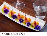 Pickled salmon on kiwi with figs, mango, kumquat. Стоковое фото, фотограф Яков Филимонов / Фотобанк Лори