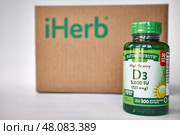 Green jar High Potency Vitamin D3, Nature's Truth Company, iHerb store, Supplements. Bishkek, Kyrgyzstan - 8 Dec 2023. Стоковое фото, фотограф Екатерина Якименко / Фотобанк Лори