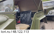 Автомобиль ГАЗ-67 на выставке ретроавтомобилей в мае 2005 г. в усадьбе Гребнево. Редакционное видео, видеограф Владимир Шипикин / Фотобанк Лори