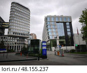 Современные  здания на городской улице, Ленинский проспект 90,  Москва. Radisson Blu Leninsky Prospect Hotel. Редакционное фото, фотограф Мария Сергеева / Фотобанк Лори