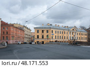 Харламов мост и вид на дом Сутугиных. Редакционное фото, фотограф Татьяна Шикова / Фотобанк Лори