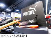 Спортивная обувь Puma. Puma — немецкий бренд, который занимается маркетингом, дистрибуцией и лицензированием обуви. Редакционное фото, фотограф FotograFF / Фотобанк Лори
