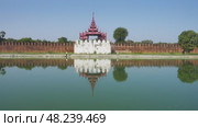Wall of Fort or Royal Palace in Mandalay (2016 год). Стоковое видео, видеограф Михаил Коханчиков / Фотобанк Лори