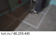 After grouting the ceramic tile joints. The masking tape is removed from the floor. Cleaning after renovation. Стоковое видео, видеограф Darya Komarova / Фотобанк Лори