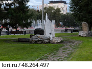 Светомузыкальные поющие Фонтаны в Историческом сквере в центре Екатеринбурга (2024 год). Редакционное фото, фотограф Pukhov K / Фотобанк Лори