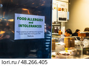 Food Allergy and Intolerance Warning Sign on Restaurant Kitchen Window for Customer Safety. Стоковое фото, фотограф Zydrius Tartenis / Фотобанк Лори