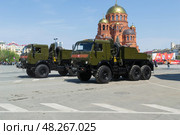 Машина технической помощи, эвакуатор МТП-А2 на шасси КамАЗ-5350 в движении на улице города, Волгоград, улица Мира, Россия. Редакционное фото, фотограф Андрей Цыганков / Фотобанк Лори
