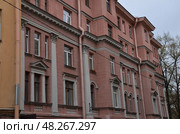 Г. Санкт-Петербург. Полозова, 3 Доходный дом Чубакова в стиле неоклассицизм. Стоковое фото, фотограф Алла Котова / Фотобанк Лори