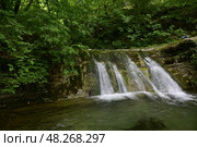 Водопад на ручье Кочкара, впадающем в реку Пшада, Краснодарский край. Стоковое фото, фотограф Оглоблин Андрей Николаевич / Фотобанк Лори