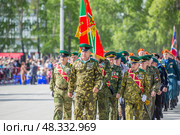 Парад Победы 9 мая, посвящённый 80-й годовщине Победы в Великой Отечественной войне, на главной площади им. М. Горького. Город Бердск, Новосибирская область, Западная Сибирь. Редакционное фото, фотограф Евгений Мухортов / Фотобанк Лори