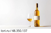 elegant wine white background ai generated. Стоковое AI-изображение, AI-художник Vectorwin / Фотобанк Лори