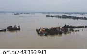 Flooding due to rain and the collapse of the Cadelbosco di Sotto dam, dike, Italiy. Стоковое видео, видеограф Jose Leonardo Marino Coronado / Фотобанк Лори