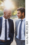Businessmen smiling and talking outdoors. Стоковое AI-видео, аниматор Юрий Поздников / Фотобанк Лори