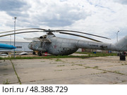 Ми-6, тяжёлый военный транспортный вертолёт, реставрация на территории музея. Волгоградская область, Средняя Ахтуба, Россия (2024 год). Редакционное фото, фотограф Андрей Цыганков / Фотобанк Лори