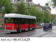 Трамвай 71-605РМ13 №2190, улица Октябрьская, город Магнитогорск, Челябинская область. Редакционное фото, фотограф Алексей Иванов / Фотобанк Лори