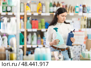customer chooses between two sprays while standing in a supermarket. Стоковое фото, фотограф Яков Филимонов / Фотобанк Лори