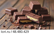 Chocolate on a dark wooden background. Стоковое AI-видео, аниматор Ирина Старикова / Фотобанк Лори