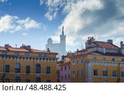Basilique Notre-Dame de la Garde in the foggy background with red tiled roof Marseille houses (2018 год). Стоковое фото, фотограф Сергей Богомяко / Фотобанк Лори