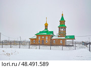 Храм-часовня во имя святого апостола Андрея Первозваного зимой во время снегопада. Село Вагай. Омутинский район. Тюменская область (2018 год). Стоковое фото, фотограф Александр Тараканов / Фотобанк Лори