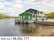 Плавучая пристань на Оке, Лесопарк, Рязань. Редакционное фото, фотограф Инна Грязнова / Фотобанк Лори