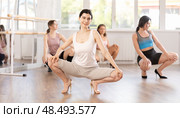 Slim brunette in heels practicing jazz-funk dance in studio. Стоковое фото, фотограф Яков Филимонов / Фотобанк Лори