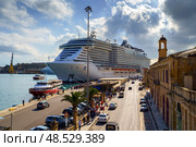VALLETTA, MALTA - NOV 12, 2018 - MSC Seaview Cruise Ship in the port. Редакционное фото, фотограф Сергей Богомяко / Фотобанк Лори