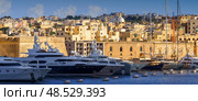 VALLETTA, MALTA - NOVEMBER 12, 2018 - The Grand Harbor Tricity bay, Birgu and Senglea islands with ships and boats in the port. Редакционное фото, фотограф Сергей Богомяко / Фотобанк Лори