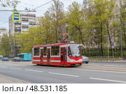 Трамвайный вагон 57 маршрута на проспекте Науки в городе Санкт-Петербурге. Модель 71-134А (ЛМ-99АВН) Редакционное фото, фотограф Румянцева Наталия / Фотобанк Лори