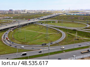 Санкт-Петербург. Кольцевая автомобильная дорога (КАД). Развязка с Московским шоссе и Витебским проспектом. Вид сверху. Редакционное фото, фотограф Александр Тарасенков / Фотобанк Лори