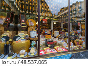 BARCELONA, SPAIN - NOVEMBER 09, 2018 - Modernist facade of a gourmet paradise Queviures Murria shop in a famous corner of Ramblas street, Редакционное фото, фотограф Сергей Богомяко / Фотобанк Лори