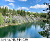 Горный парк Рускеала. Мраморный карьер. Республика Карелия (2022 год). Редакционное фото, фотограф Ирина Курносова / Фотобанк Лори