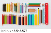 highlighters school supplies on white wood ai generated. Стоковое AI-изображение, AI-художник Vectorwin / Фотобанк Лори