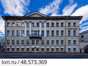 Дом Серебряковых (Дом купца Евсевьева), 1812. Архитектор: Готлиб-Христофор Паульсен. Санкт-Петербург,  Набережная реки Фонтанки, дом 35. Редакционное фото, фотограф Александр Селезнев / Фотобанк Лори