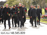 Торжественное возложение цветов на Пискарёвском мемориальном кладбище в честь 80-летия Великой Победы ФК "Зенит" Редакционное фото, фотограф Роман Рожков / Фотобанк Лори