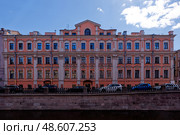 Дом Граббе, 1750 (1838). Архитектор: Августин Матвеевич Камуцци. Санкт-Петербург,  Набережная канала Грибоедова, дом 40 (улица Гороховая, 26) Редакционное фото, фотограф Александр Селезнев / Фотобанк Лори