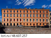 Доходный дом  Черткова (фасад по набережной канала Грибоедова), 1840. Архитектор: Александр Христофорович Пель. Санкт-Петербург,  Набережная канала Грибоедова, дом 47 (улица Казанская, дом 24, улица Гороховая, 24) Редакционное фото, фотограф Александр Селезнев / Фотобанк Лори
