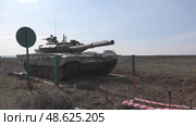 Танк Т-80 (2019 год). Редакционное видео, видеограф Андрей Селин / Фотобанк Лори