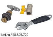 Водопроводные краны и гаечный ключ на белом фоне.  Water faucets and a wrench on a white background.d. Стоковое фото, фотограф Татьяна Д / Фотобанк Лори