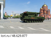 Самоходная пусковая установка зенитного ракетного комплекса БУК-М3 с транспортно-пусковыми контейнерами. Волгоград, улица Мира, Россия. Редакционное фото, фотограф Андрей Цыганков / Фотобанк Лори