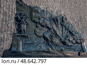 fragment of the monument to Russian Vice-Admiral Stepan Makarov on Anchor Square in Kronstadt, Russia. 1913 (2015 год). Стоковое фото, фотограф Оксана Медведева / Фотобанк Лори