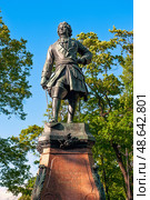Bronze monument to Peter I, 1841. The inscription - Peter I - the founder of Kronstadt. Kronstadt, St. Petersburg, Russia (2015 год). Стоковое фото, фотограф Оксана Медведева / Фотобанк Лори